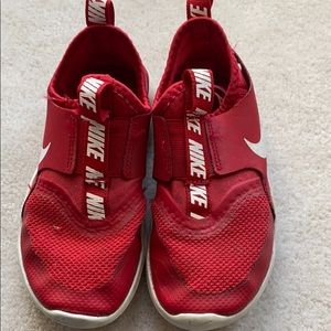 red nike flex runner